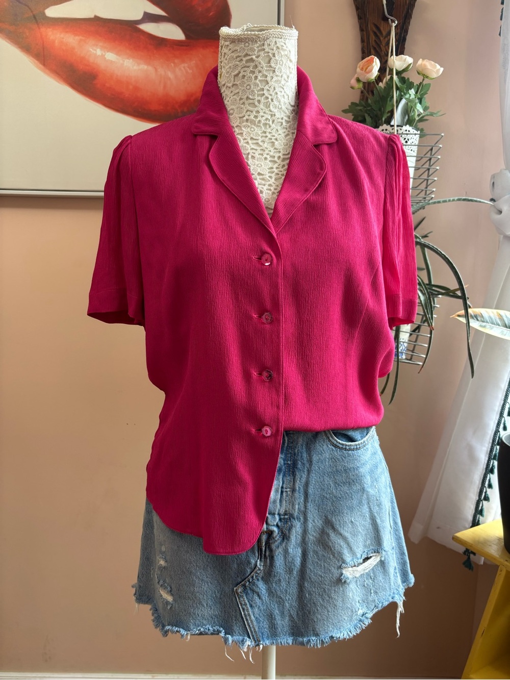 Vintage 80s Relaxed Notch-Collar Button Down Top in Fuchsia Pink